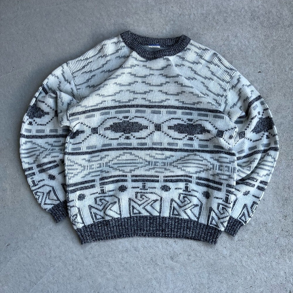 Women's Black and White Patterned Sweater